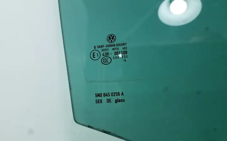 Volkswagen Tiguan (2007 - 2011) 5N08450256A Стекло задней двери — фото 2