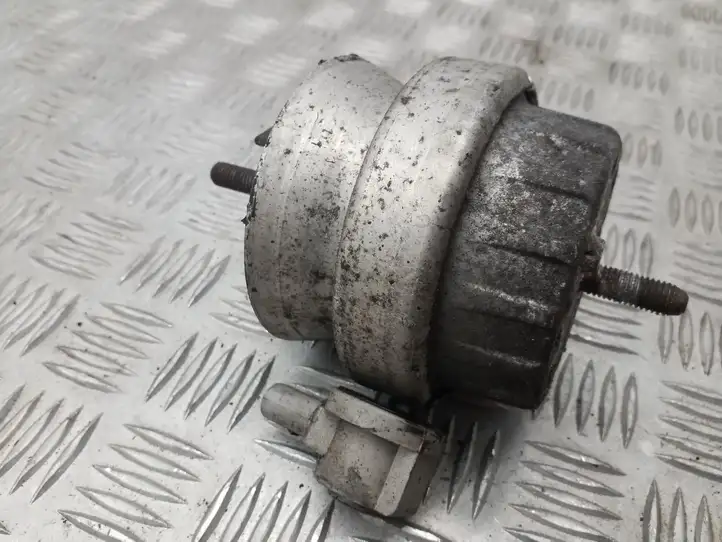 Audi A6 S6 C6 4F (2008 - 2011) 4F0199379BK Опора двигателя — фото 4
