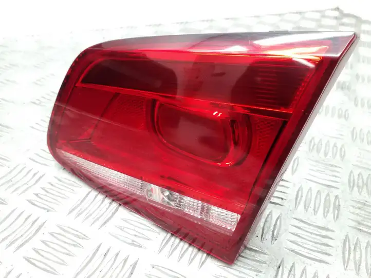 Volkswagen PASSAT B7 (2011 - 2014) 3AE945094J Задний фонарь в крышке багажника — фото 1