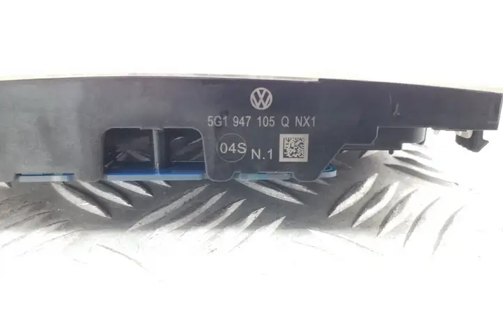 Volkswagen PASSAT B7 (2011 - 2014) 5G1947105Q Передняя подсветка — фото 2