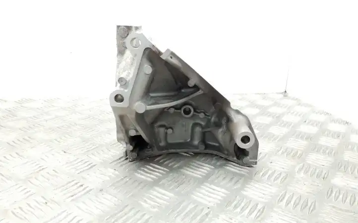 Skoda Fabia Mk3 (NJ) (2015 - 2021) 04B199207 Кронштейн двигателя — фото 3