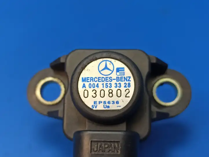Mercedes-Benz E W211 (2002 - 2009) A0041533328 Датчик давления воздуха впуска — фото 3
