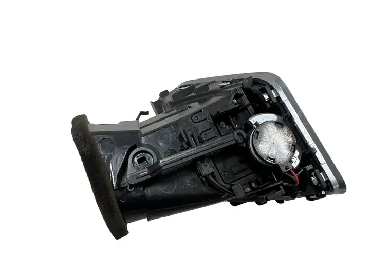 Audi A4 S4 B8 8K (2011 - 2015) 8T1820902G Боковой воздушный дефлектор — фото 2