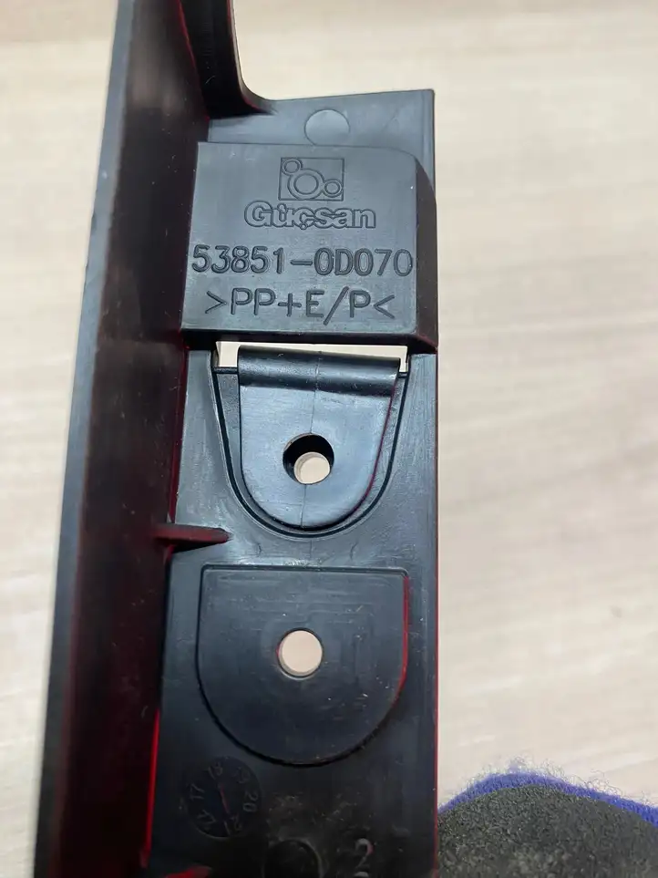Toyota Yaris (2014 - 2019) 538510d070 Кронштейн переднего подкрылка — фото 4