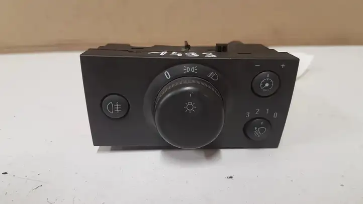 Toyota Corolla Verso AR10 (2004 - 2009) 9185884 Включатель фонарей — фото 1