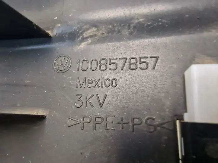 Volkswagen New Beetle (1997 - 2005) 1C0857857 Прочие детали салона — фото 4