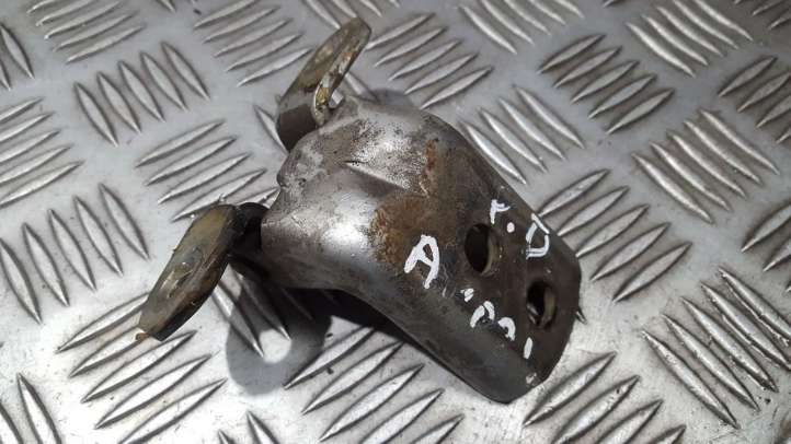 Nissan Almera Tino (2000 - 2006)   Нижняя петля задней двери