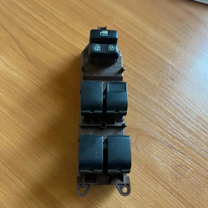 Toyota Avensis T270 (2015 - 2018) 8404005100 Блок кнопок стеклоподъемников — фото 1