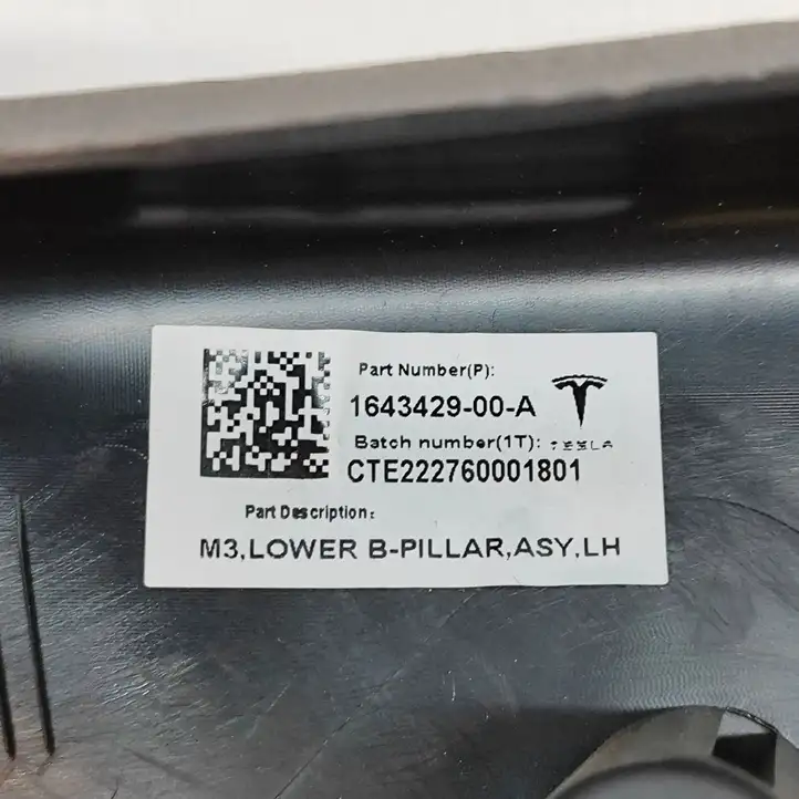 Tesla Model 3 (2017 - 2023) 164342900A Нижняя обшивка стойки B — фото 6