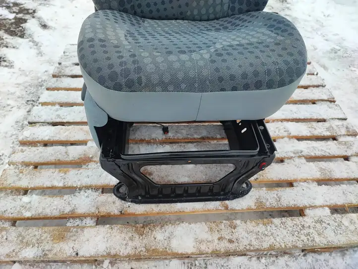 Ford Transit (2006 - 2013) Переднее сиденье пассажира — фото 14