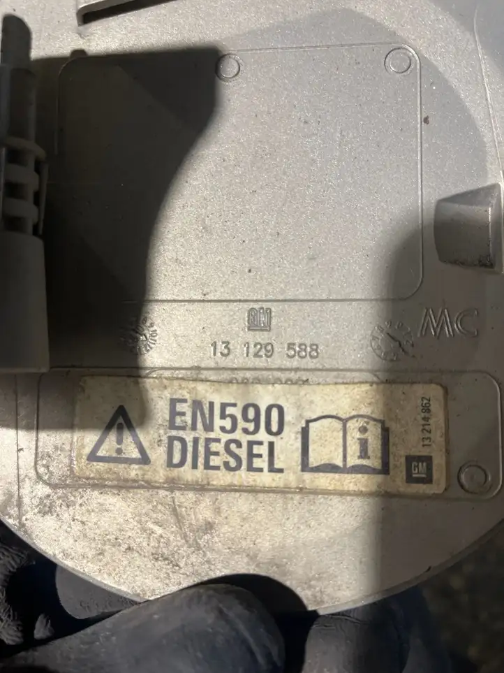 Opel Zafira B (2003 - 2006) 13129588 Крышка топливного бака — фото 3