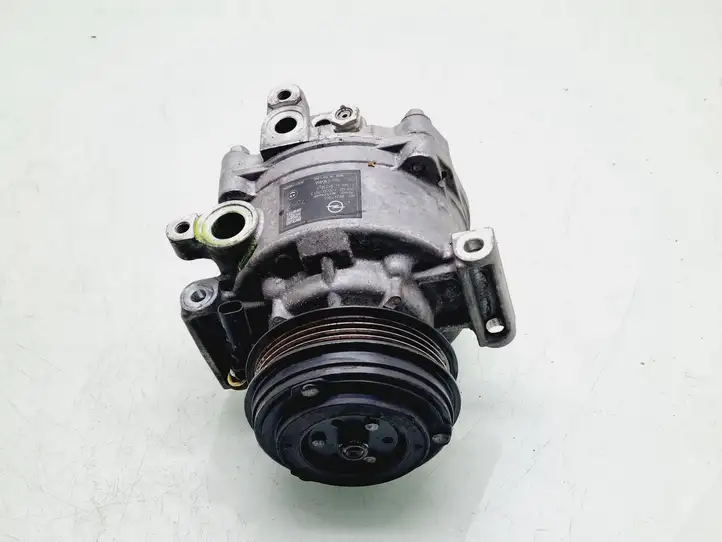 Opel Astra K (2015 - 2020) 39217352 Компрессор (насос) кондиционера воздуха — фото 1