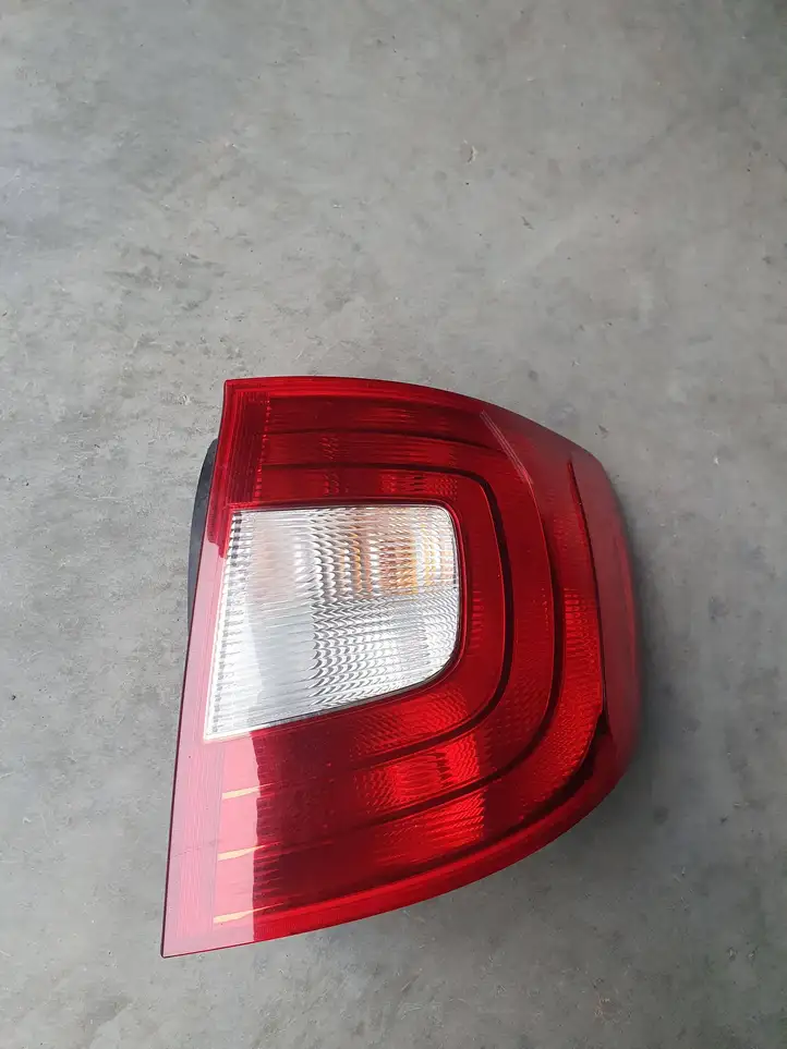 Skoda Superb B6 (3T) (2008 - 2015) 3T9945096R Задний фонарь в кузове — фото 1