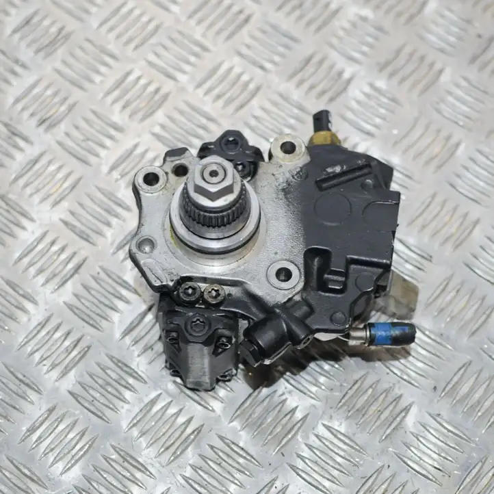 Mercedes-Benz C W204 (2007 - 2014) A6510700601 Топливный насос — фото 1