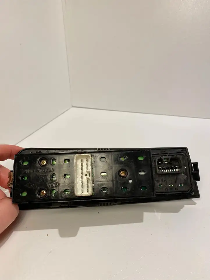 Hyundai Matrix (2001 - 2005) 9357017100 Кнопка стеклоподъемников — фото 4