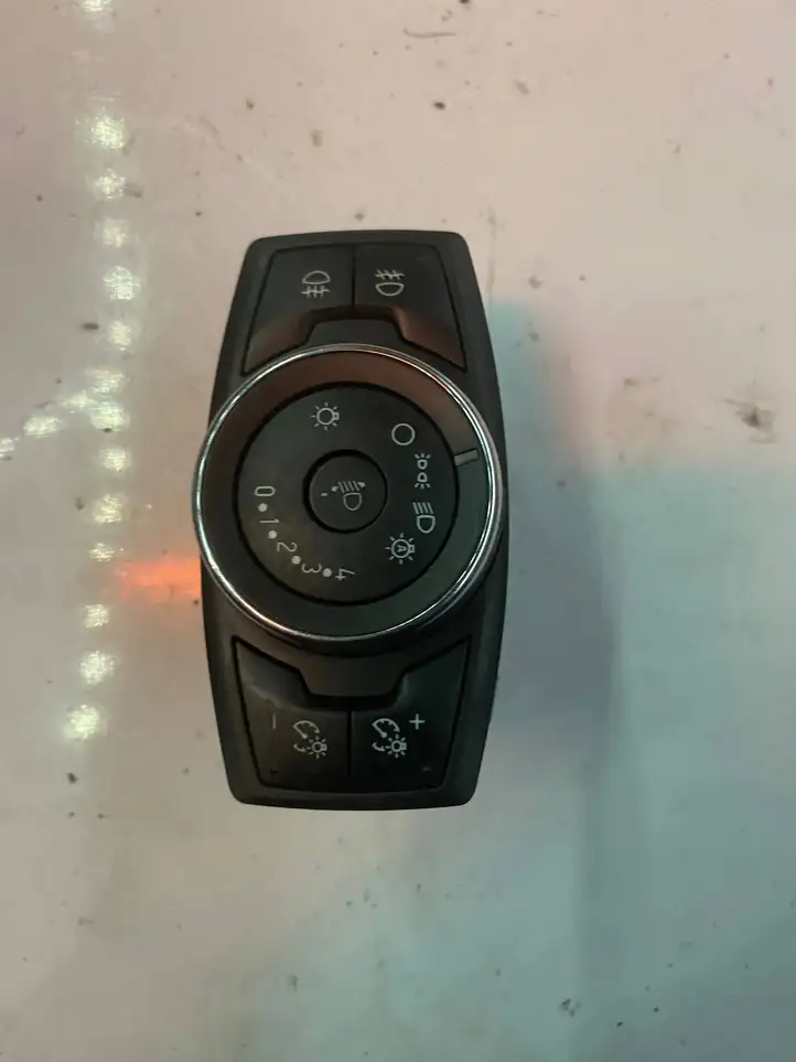 Ford Transit (2013 - 2017) AV1T13D061AC Включатель фонарей — фото 2