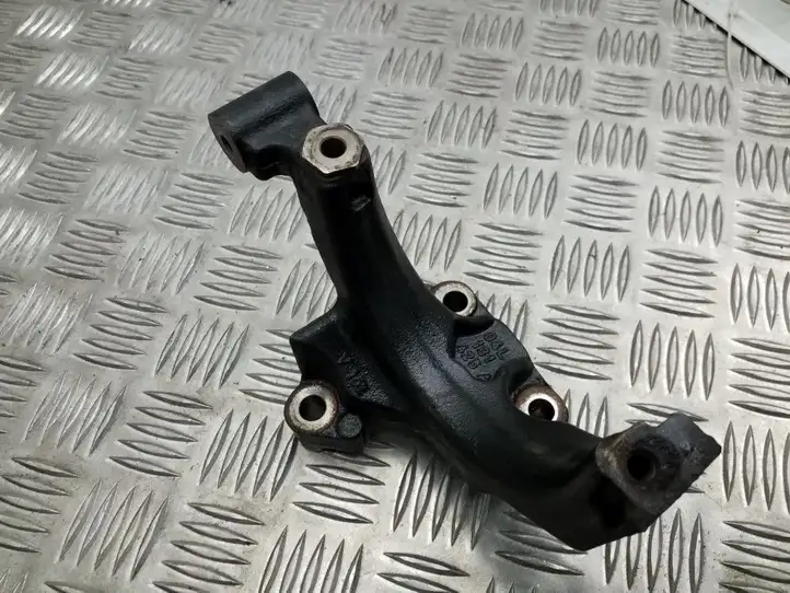 Seat Leon (5F) (2012 - 2019) 04L131625A Прочие детали моторного отсека — фото 2