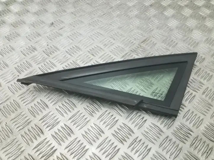 Seat Leon (1P) (2005 - 2012) 1P0845411A Треугольное стекло кузова — фото 1