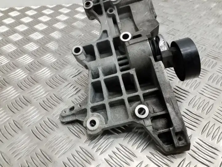 Seat Altea (2009 - 2015) 03L903143Q Кронштейн топливного насоса — фото 3