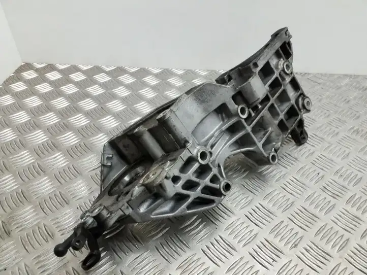 Volkswagen Golf VI (2009 - 2013) 03L903143D Кронштейн топливного насоса — фото 5