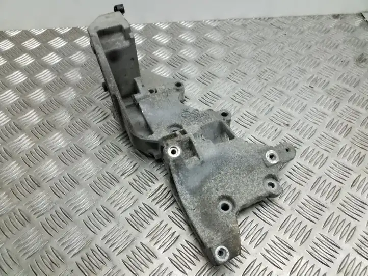 Seat Ibiza IV (6J,6P) (2008 - 2017) 03L903143Q Кронштейн топливного насоса — фото 2