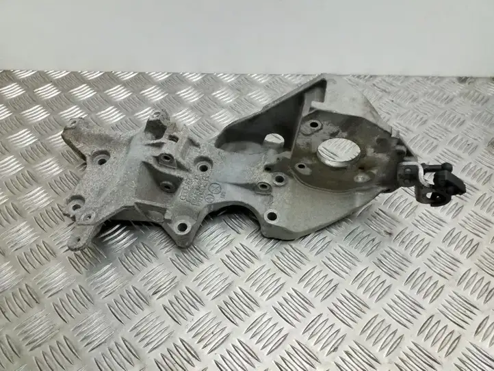 Seat Ibiza IV (6J,6P) (2008 - 2017) 03L903143Q Кронштейн топливного насоса — фото 3