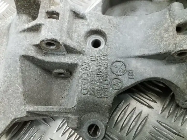 Seat Ibiza IV (6J,6P) (2008 - 2017) 03L903143Q Кронштейн топливного насоса — фото 6