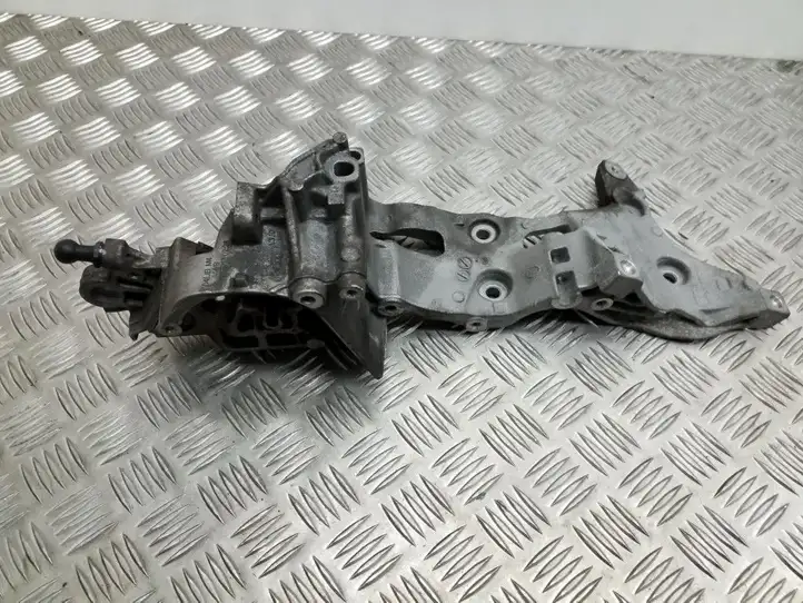 Audi A6 C7 (2011 - 2014) 04L903143B Кронштейн топливного насоса — фото 2