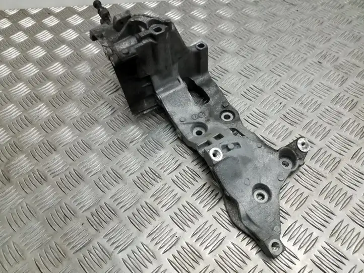 Audi A6 C7 (2011 - 2014) 04L903143B Кронштейн топливного насоса — фото 4