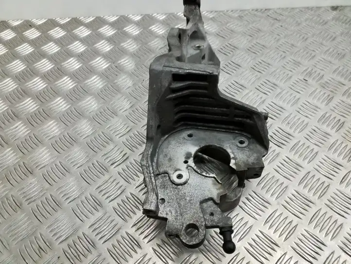 Audi A6 C7 (2011 - 2014) 04L903143B Кронштейн топливного насоса — фото 6