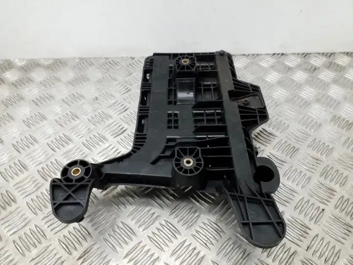 Audi A3/S3 8P (2004 - 2008) 1K0915333B Площадка аккумулятора — фото 3