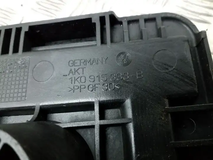 Audi A3/S3 8P (2004 - 2008) 1K0915333B Площадка аккумулятора — фото 5