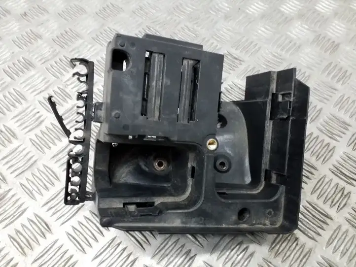 Audi A3/S3 8P (2004 - 2008) 1K0937540 Крышка ящика предохранителей — фото 1