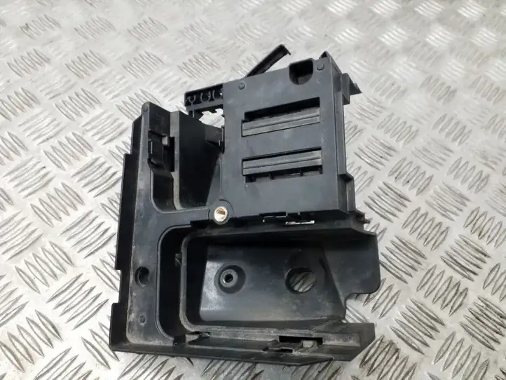 Audi A3/S3 8P (2004 - 2008) 1K0937540 Крышка ящика предохранителей — фото 2