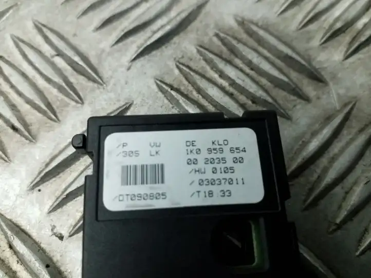 Audi A3/S3 8P (2004 - 2008) 1K0959654 Датчик угла поворота руля — фото 3