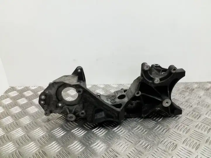 Audi A4 S4 B8 8K (2007 - 2011) 03L903143H Кронштейн генератора — фото 2