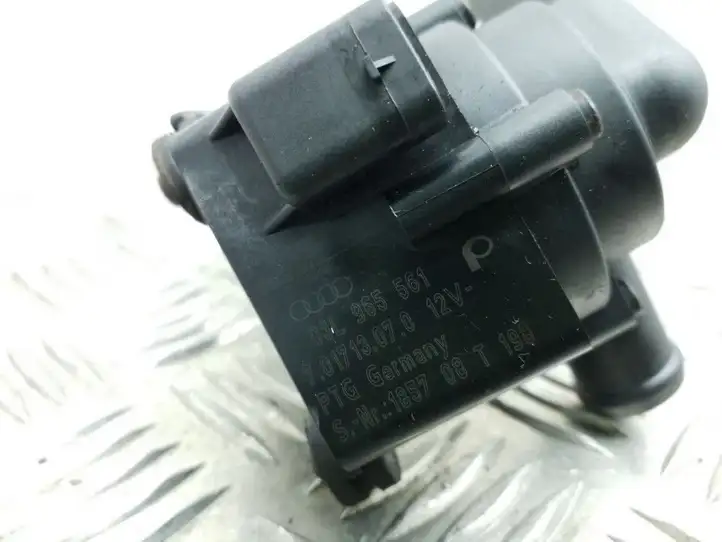Audi A4 S4 B8 8K (2007 - 2011) 03L965561 Электроциркуляционный насос — фото 3