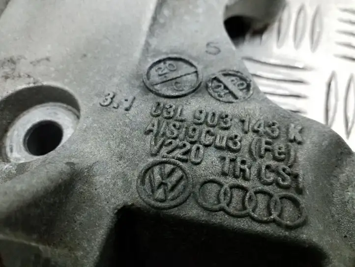 Volkswagen Golf VI (2009 - 2013) 03L903143K Кронштейн генератора — фото 2