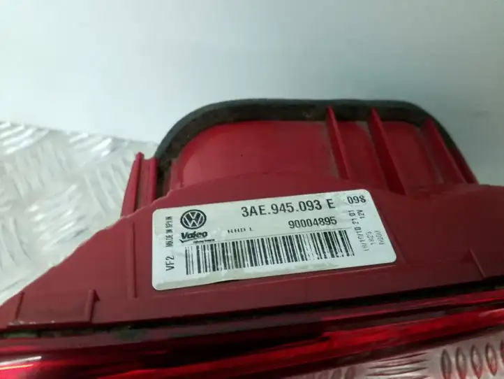 Volkswagen PASSAT B7 (2011 - 2014) 3AE945093E Задний фонарь в крышке багажника — фото 2