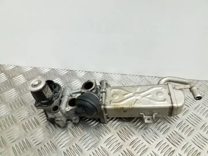 Volkswagen PASSAT B7 (2011 - 2014) 03L131512CF Охладитель клапана EGR — фото 1