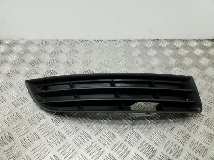 Volkswagen PASSAT B6 (2005 - 2010) 3C0853666 Решетка противотуманной фары — фото 1