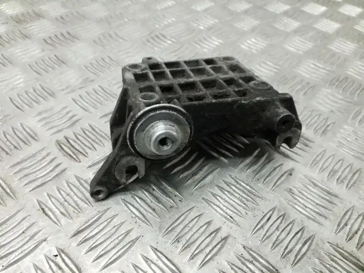 Audi A6 S6 C6 4F (2004 - 2008) 059903143S Кронштейн генератора — фото 4