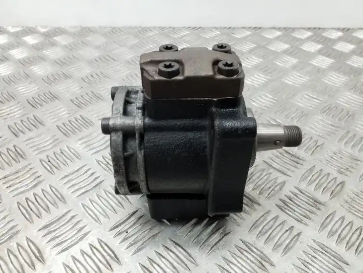 Skoda Octavia Mk2 (1Z) (2004 - 2013) 03L130755E Топливный насос — фото 7