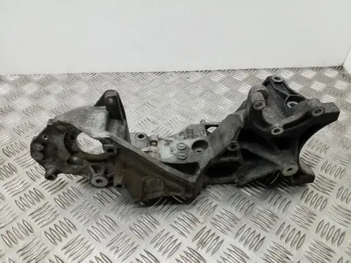 Audi A4 S4 B8 8K (2007 - 2011) 03L903143H Кронштейн генератора — фото 5