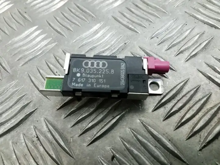 Audi A4 S4 B8 8K (2007 - 2011) 8K9035225B Усилитель антенны — фото 1