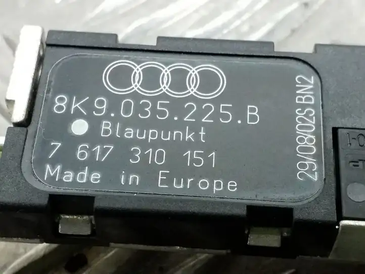 Audi A4 S4 B8 8K (2007 - 2011) 8K9035225B Усилитель антенны — фото 2