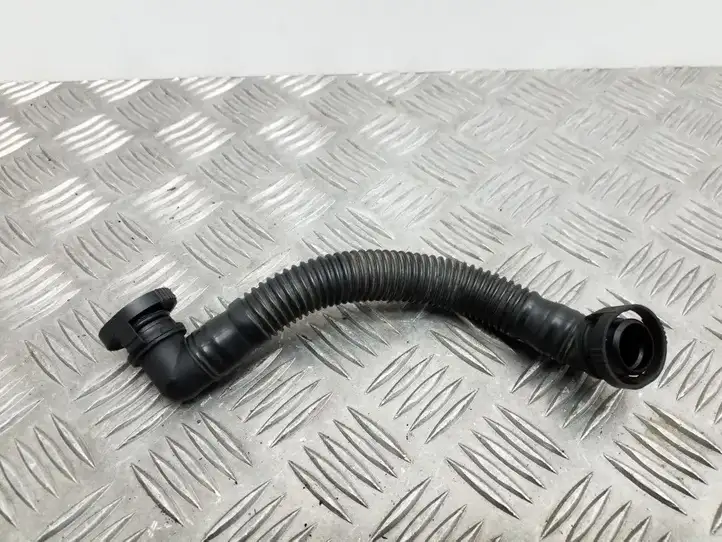 Volkswagen PASSAT B6 (2005 - 2010) 03L103493G Шланг сапуна двигателя — фото 1