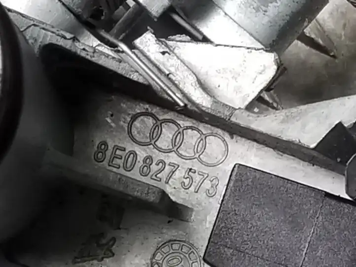 Audi A4 S4 B6 8E 8H (2000 - 2006) 8E0827573 Замок крышки багажника — фото 2