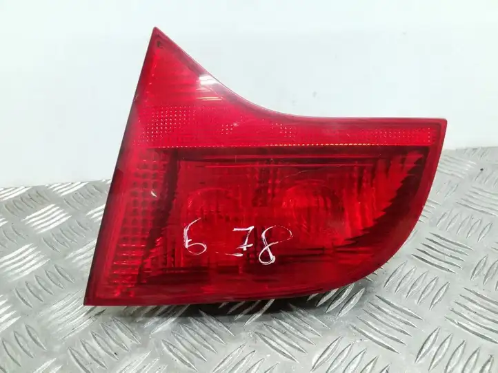 Audi A4 S4 B7 8E 8H (2004 - 2009) 8E9945094 Задний фонарь в крышке багажника — фото 1