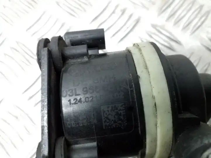 Audi A4 S4 B8 8K (2007 - 2011) 03L965561A Электроциркуляционный насос — фото 3